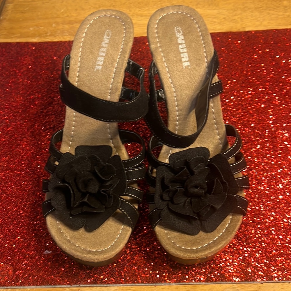 Wurl high heal shoes. Size 8 1/2. Brand new never worn.